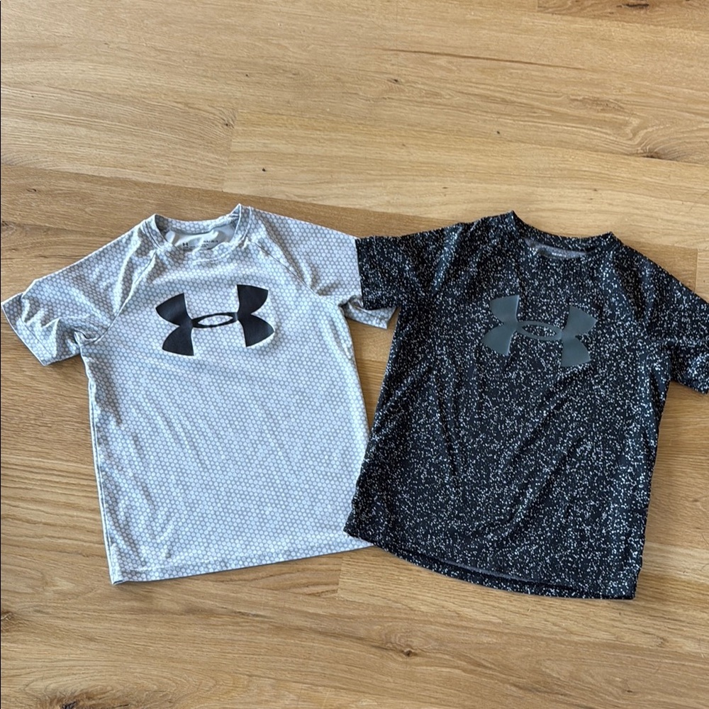 Under Armour Kids' Short Sleeve Tees in Light Gray and Black
